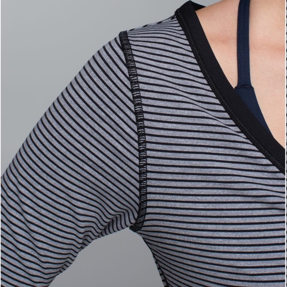 Lululemon Awesomna Henley size 8 - Picture 3 of 9